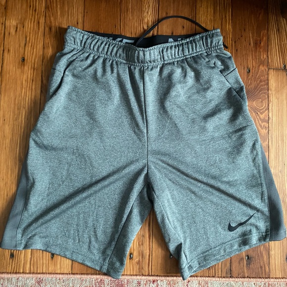Nike Dri-FIT Men's Training Shorts - Standard Fit - Size Small. - Picture 3 of 5